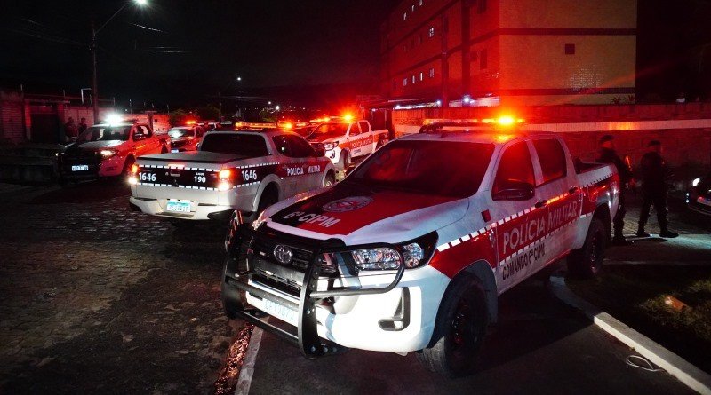 Arma de fogo e placas de colete balístico são apreendidos em ação policial na Grande João Pessoa